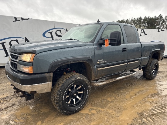 2006 Chevrolet Silverado 2500 4x4 Pickup Truck