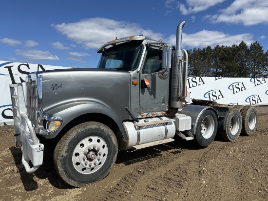 2002 International 9900i Day Cab Truck Tractor