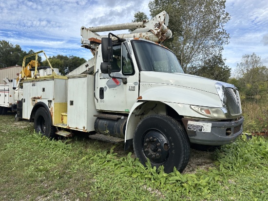 2003 International 4300 4x2 Bucket Truck