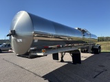1999 Walker 6200 Gallon Sanitary Tanker