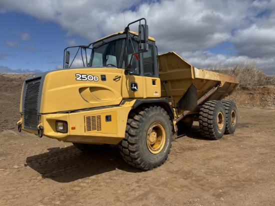 John Deere 250d Haul Truck
