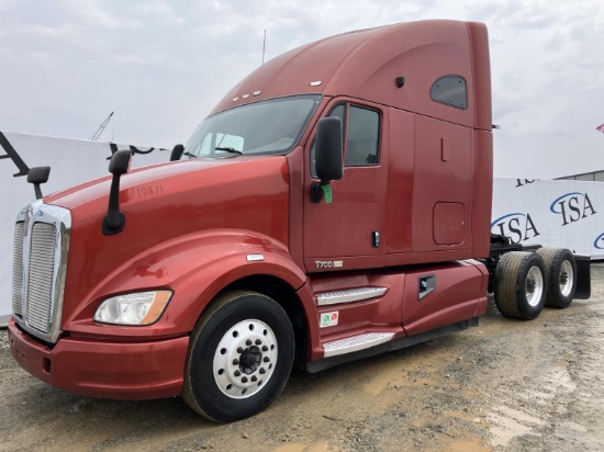 2013 Kenworth T700 Sleeper Cab Truck Tractor