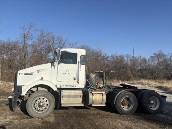 2002 Kenworth T800 Day Cab Semi Tractor