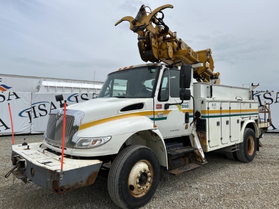 2005 International 4400 4x2 Digger Derrick Truck