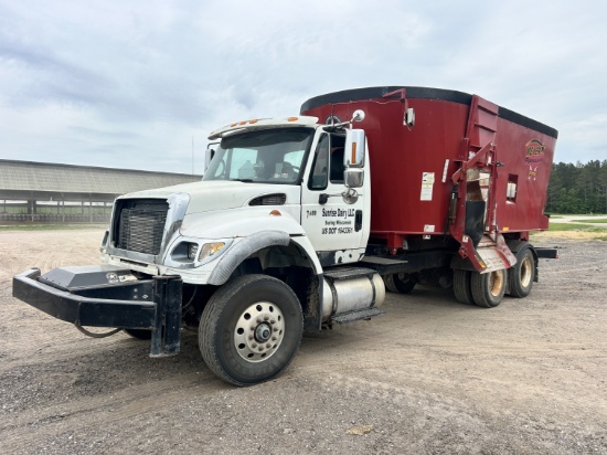 2005 International 7600 6x4 Feed Mixer Truck