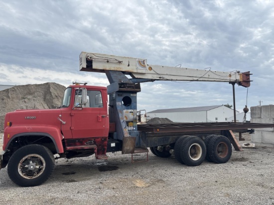 1980 Ford L8000 Boom Truck/ Crane Truck