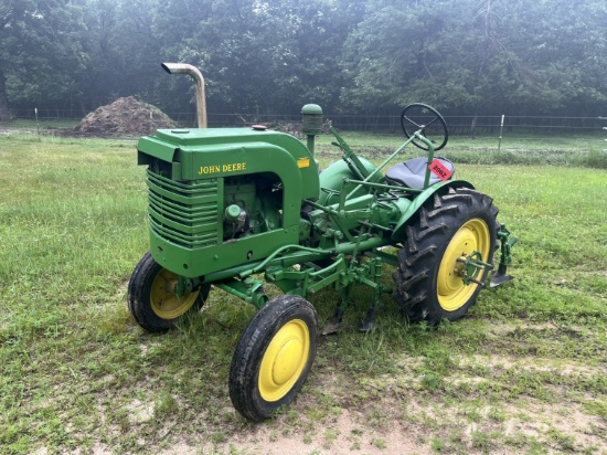 1945 John Deere La Tractor