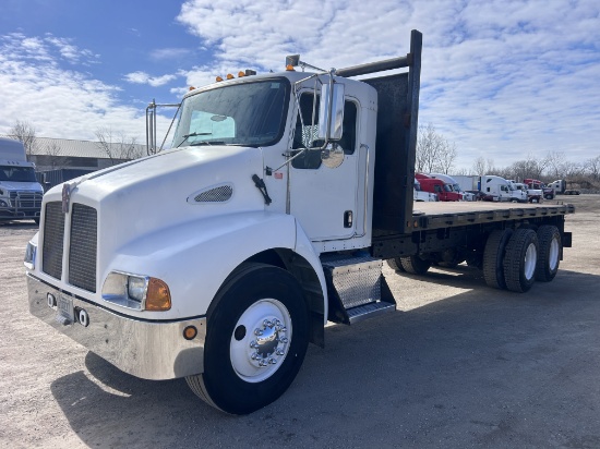 2004 Kenworth Tandem Axle Flatbed Truck