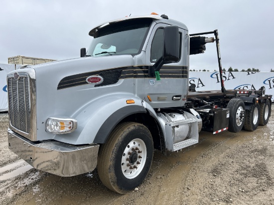 2016 Peterbilt Roll-off Truck