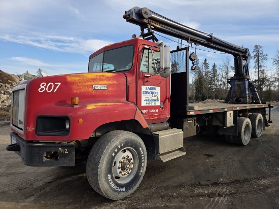 1998 International Paystar 5000 6x4 Crane Truck
