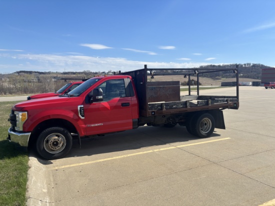 2017 Ford F-350 Flatbed Truck