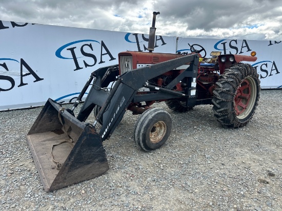 Farmall 656 Tractor With Leon Loader