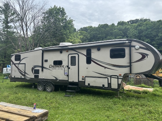 2014 Crusader 335 5th Wheel Camper