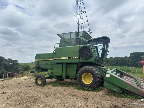 John Deere 6620 Titan Ii Combine W/ Corn And Grain Heads