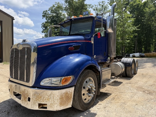 Peterbilt Day Cab Truck Tractor