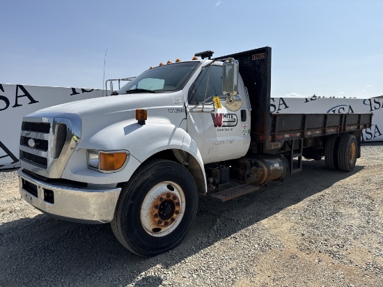 2007 Ford F-750 Flatbed Truck