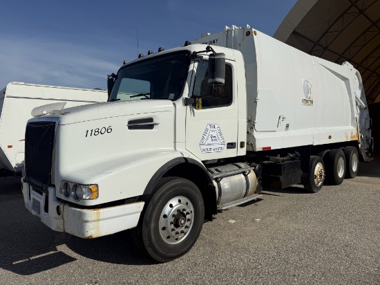 2004 Volvo Garbage Truck