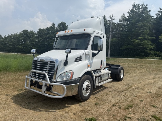 2012 Freightliner Cascadia Single Axle Day Cab Truck Tractor