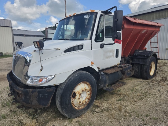 2003 International 4300sba Salter Truck
