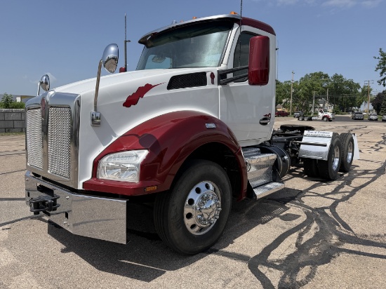 2018 Kenworth T880 Day Cab Truck Tractor