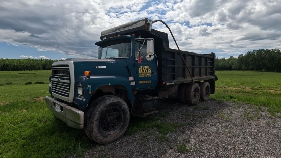 Ford L9000 Tandem Axle Dump Truck