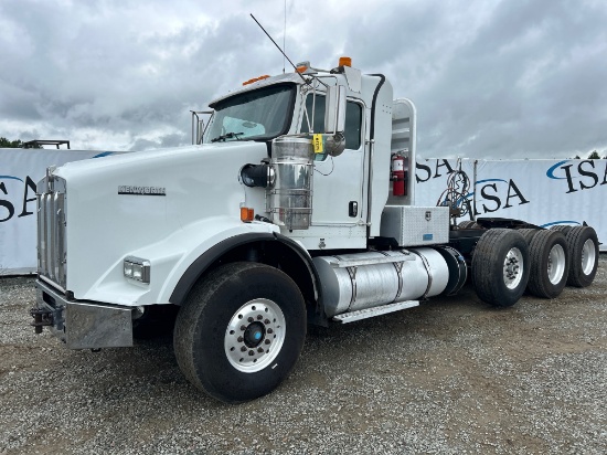 2013 Kenworth T-800 Day Cab Truck Tractor
