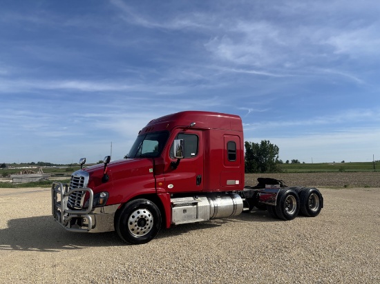 2017 Freightliner Cascadia 125 Sleeper Cab Truck Tractor