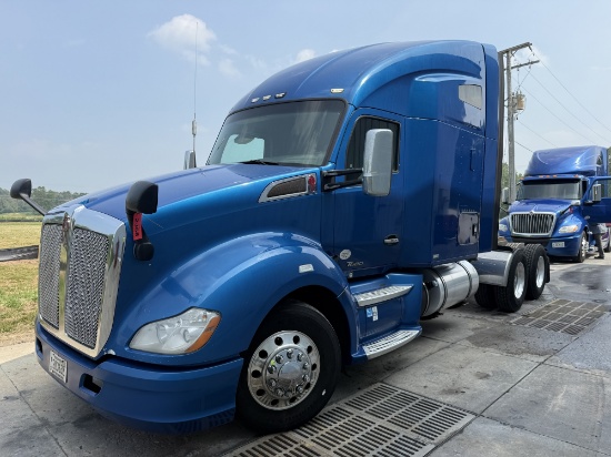 2015 Kenworth T680 Sleeper Cab Truck Tractor