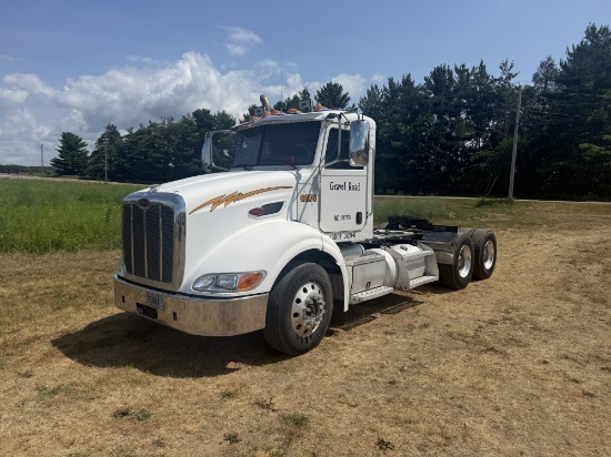 2012 Peterbilt 384 Day Cab Truck Tractor