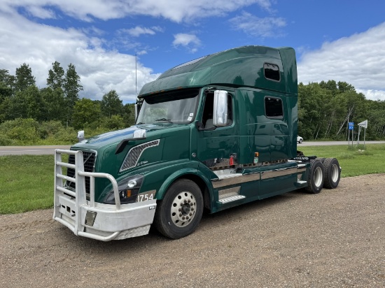 2007 Volvo 10th Anniversary Series Sleeper Cab Truck Tractor