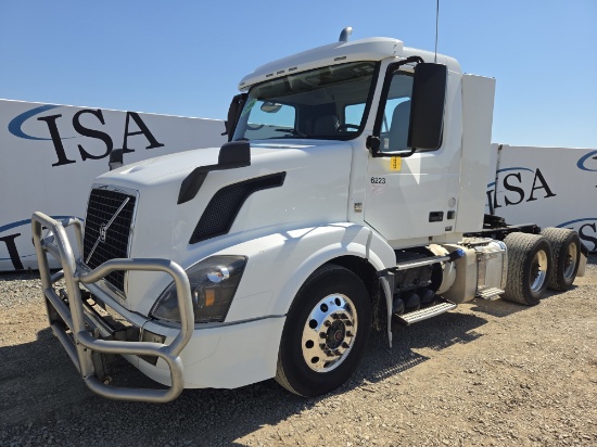 2016 Volvo Day Cab Truck Tractor