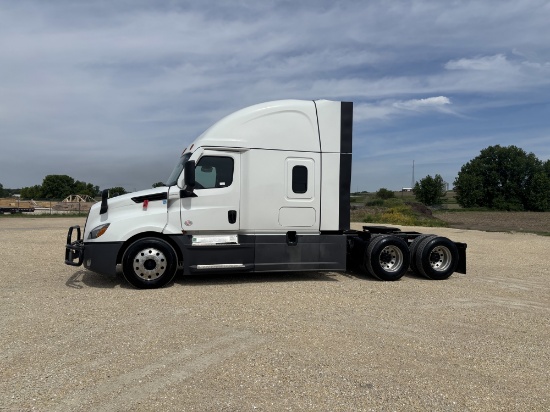 2021 Freightliner Cascadia 126 Sleeper Cab Truck Tractor