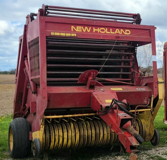 ROUND BALER