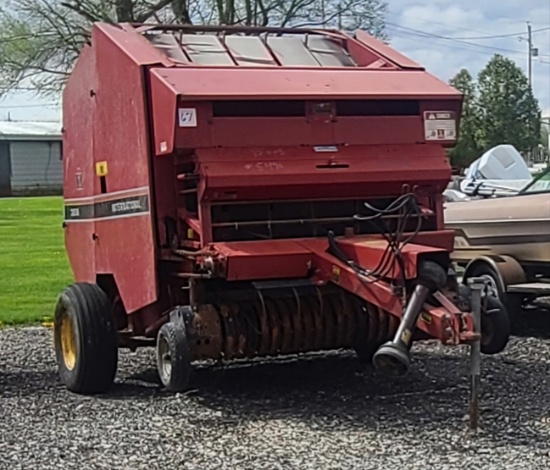 ROUND BALER