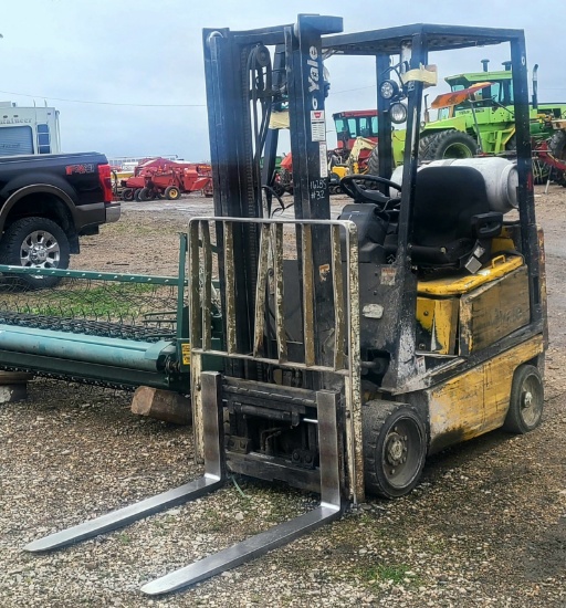 YALE 4,000 LB. FORK LIFT