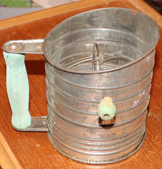 Bromwells Flour Shifter with Green Handle Approx 6 inches will ship