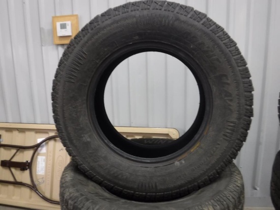 Artic Claw 275/70 R18