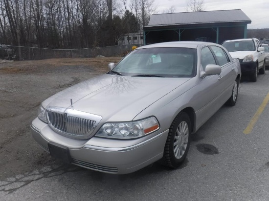 2004 Lincoln Town Car