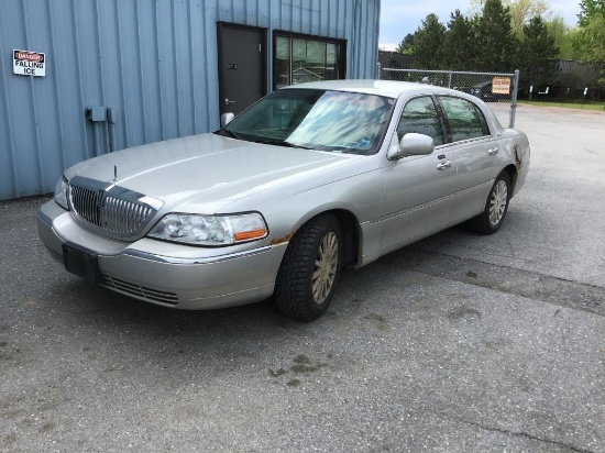 2004 Lincoln Town Car