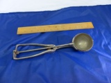 Gilchrist Vintage Size 30 Ice Cream Scoop 12