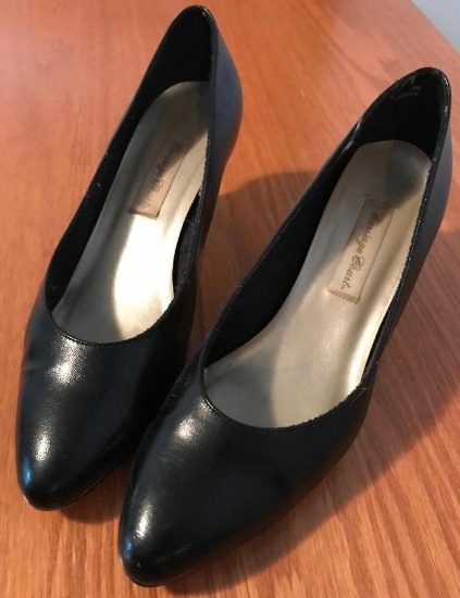 Women's Size 8 Black Pumps