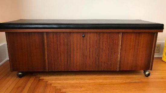 LANE Black Vinyl Cushioned Contemporary Cedar Chest