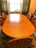 Oak Dining Table w/6 spindle back chairs