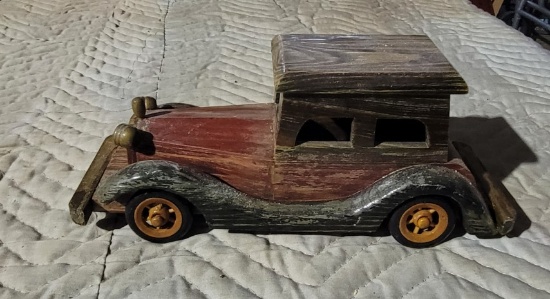 11" Wooden Car w/Lid