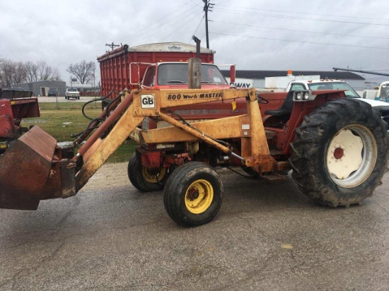 Int 674 Tractor with Loader