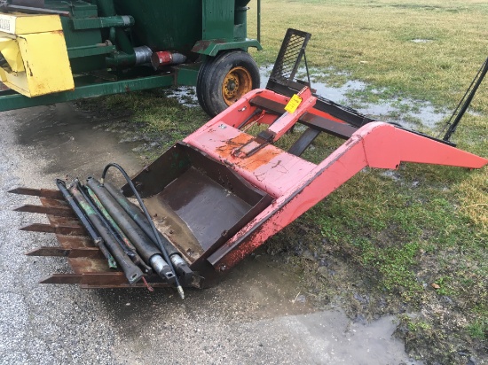 New Idea 306 Trip Bucket Loader