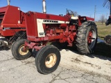 Farmall 806, Wide Front, Flat Top Fenders, Rear Weights, 18.4-38 Tires, 2pt