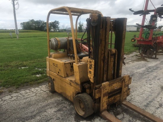 Yale Y44 LP forklift, reads 1018 hours, water pump is out, sells with new pump.