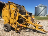 Vermeer 605 C round baler shedded