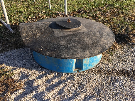 Farm Pride Mineral Feeder (Consigned by Garry Graham 660-341-4797)